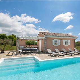 5 bedroom villa with pool near Pula, sleeps 10-12